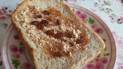 全粒粉食パンで家にある苺ジャムときな粉にレーズンでお邪魔します( ；∀；)外に出るのはドキドキなので、こんなときこそお料理修行頑張ります♥