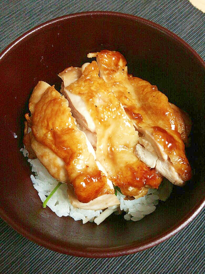 簡単でボリューム満点☆照り焼きチキン丼~
