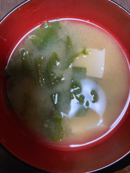 小松菜と豆腐で、サッパリしたお味噌汁を頂きました。レシピありがとうございました。