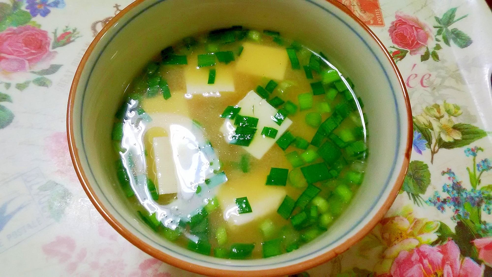 豆腐とにらのお味噌汁