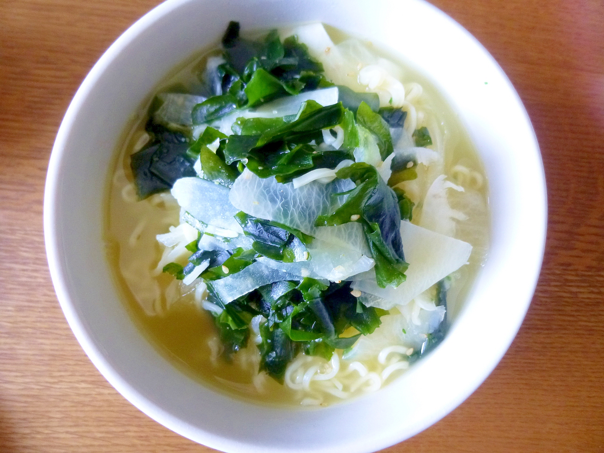 ワカメ・大根入り塩ラーメン