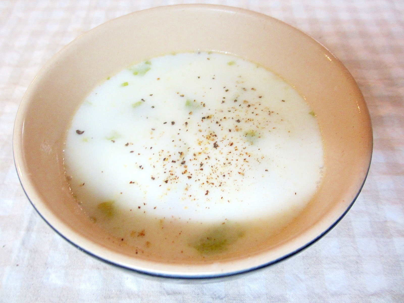 鶏ひき肉とセロリのミルクスープ