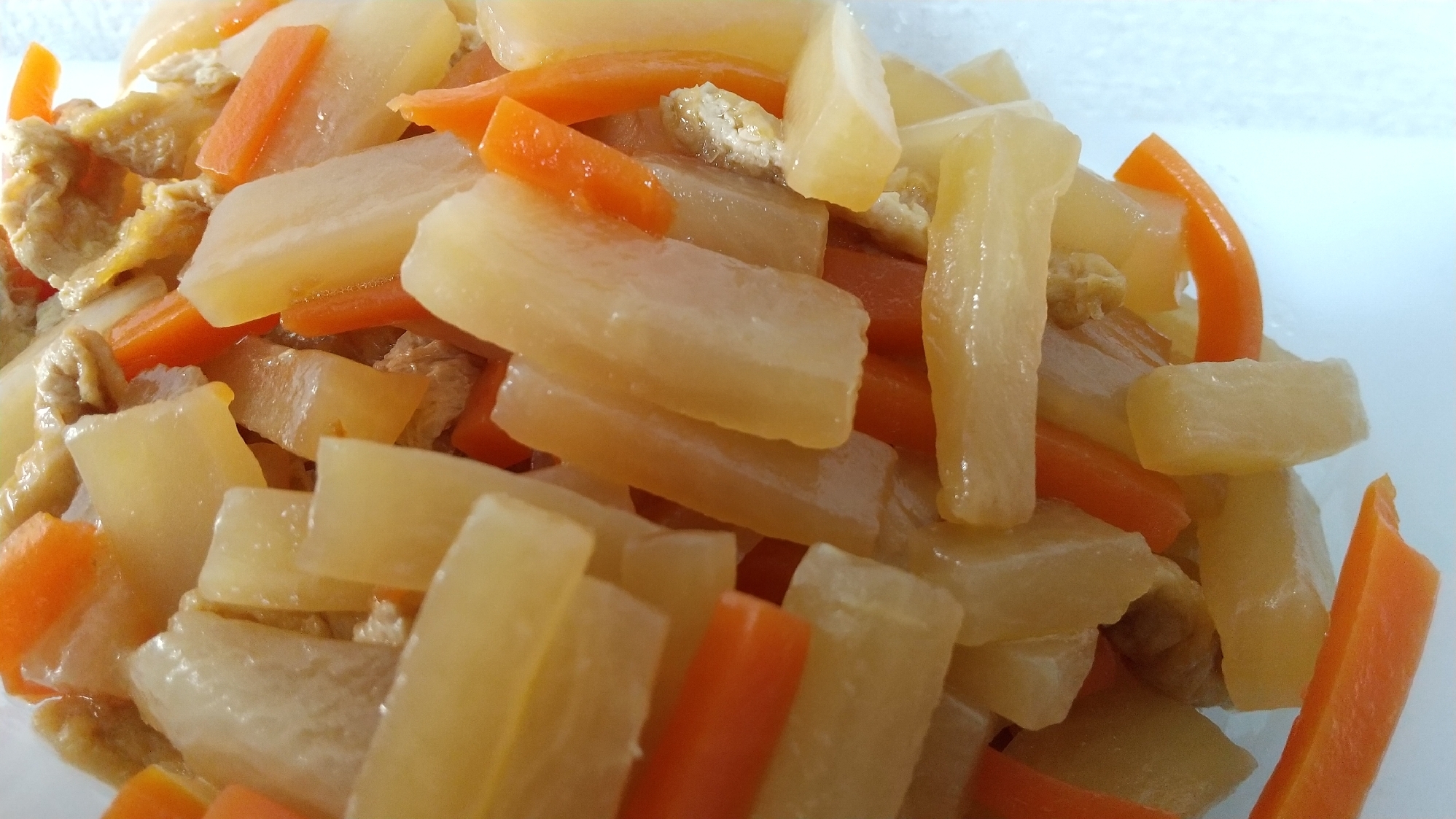 大根とにんじんと油揚げの煮物