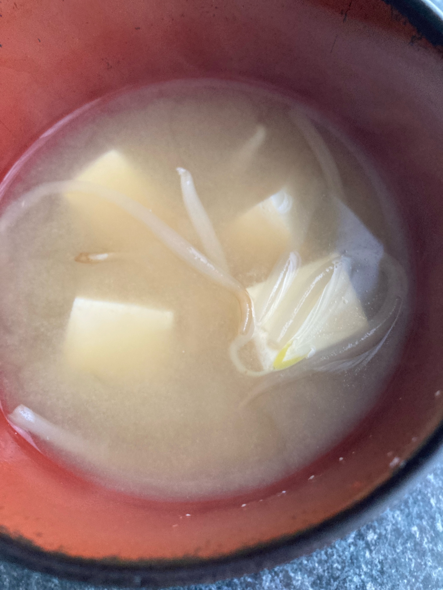もやしと豆腐の味噌汁