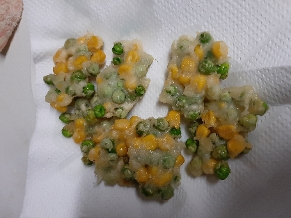 ♪玉ねぎとむきエビとグリーンピースのかき揚げ