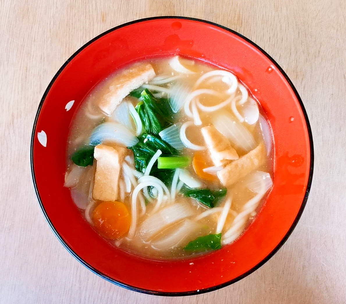 小松菜と素麺と油揚げの味噌汁