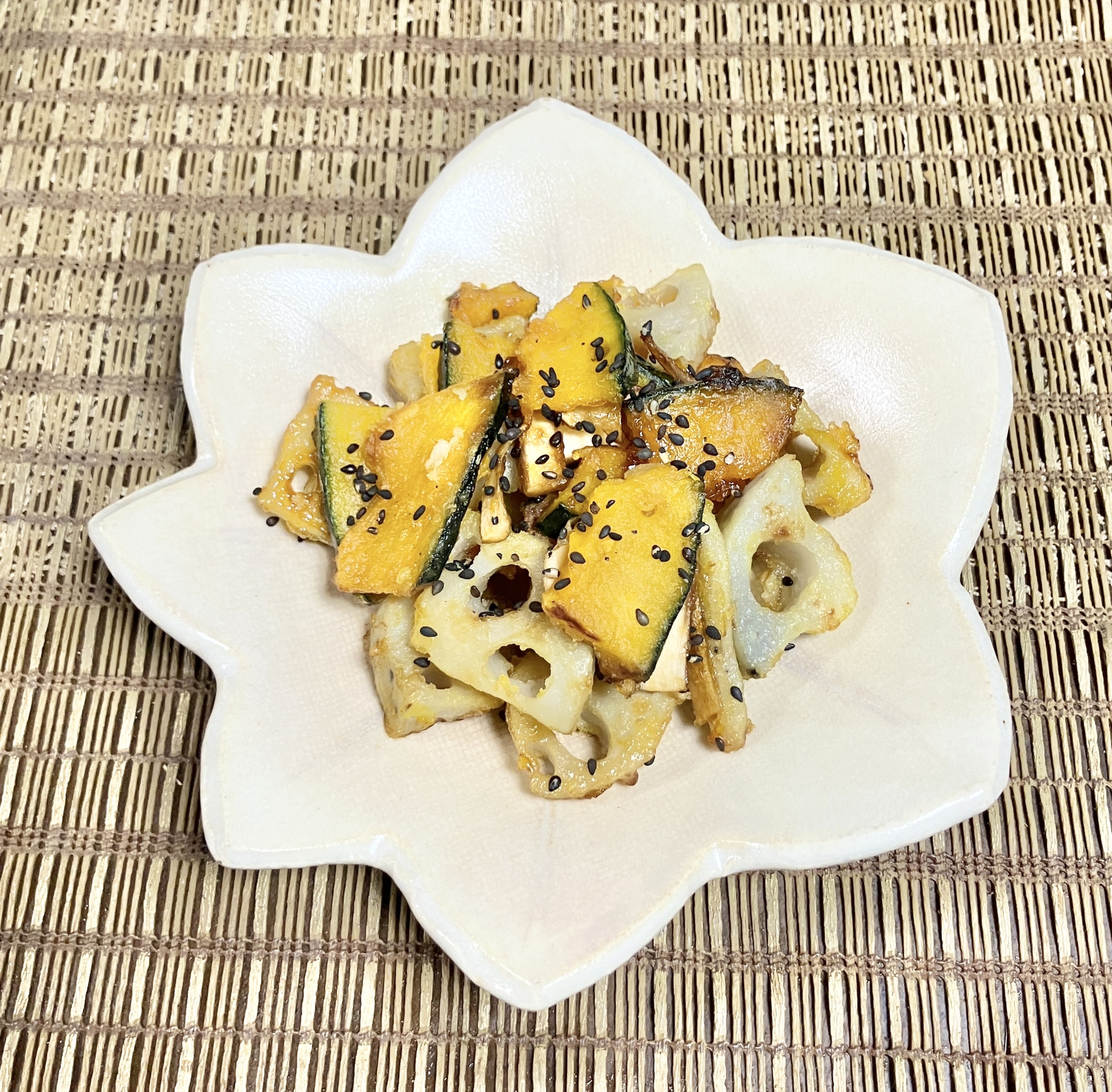 簡単⭐︎かぼちゃと蓮根の炒め