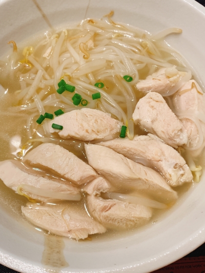 蒸し鶏のフォーです☆喉ごしちゅるるん～♪アジア麺☆