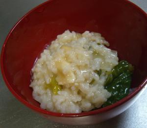 出汁のきいた　しろ菜の雑炊