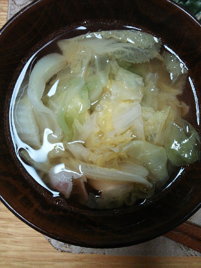 生しいたけと白菜とベーコンの中華スープ