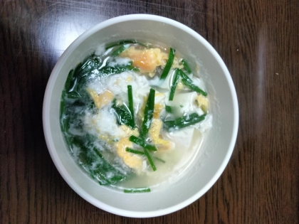 豆腐と卵とニラの味噌汁