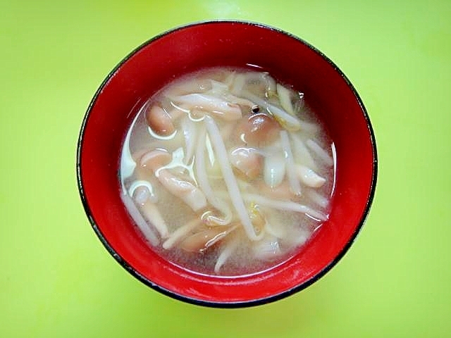 もやしとしめじネギの味噌汁