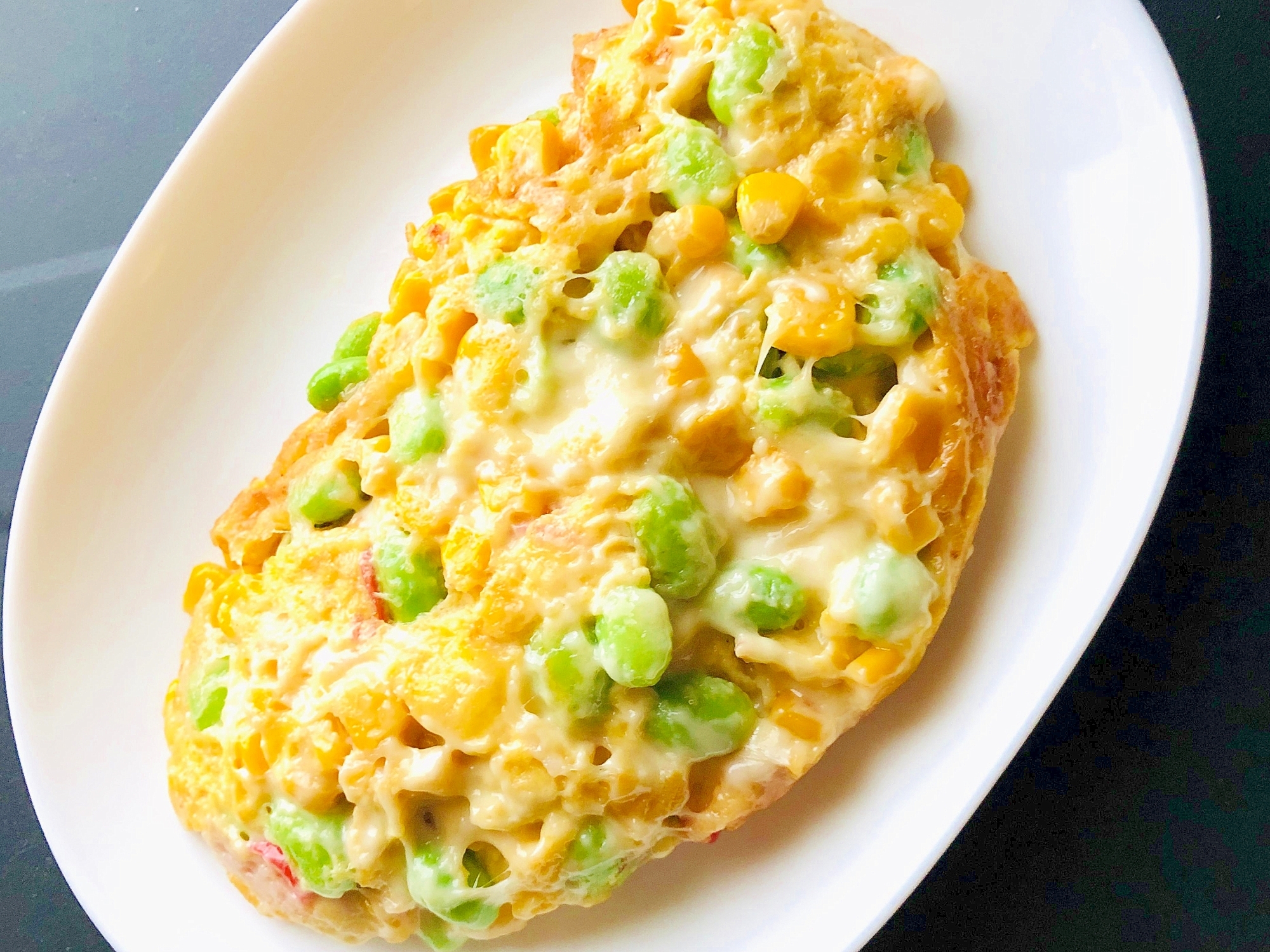 枝豆とコーンとカニカマのチーズオムレツ