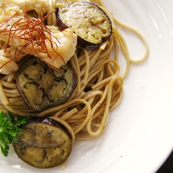 蕎麦パスタで作る鶏肉と茄子のアーリオ・オーリオ