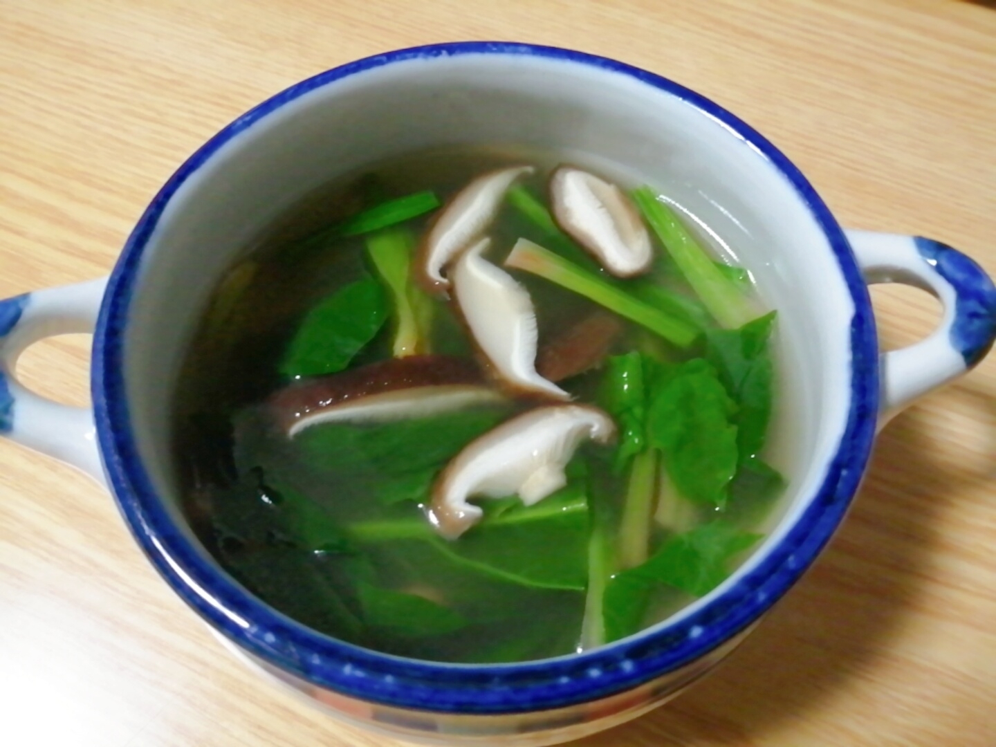 鉄分補給☆ほうれん草と椎茸の中華スープ