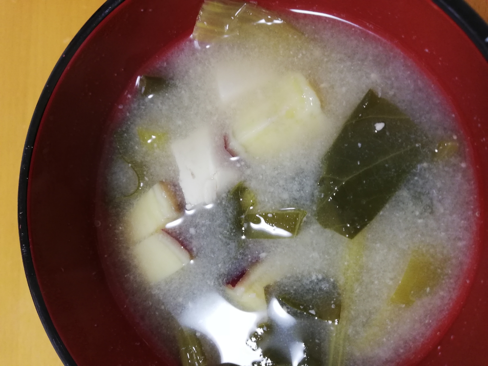 味噌汁（さつまいも、小松菜、豆腐）