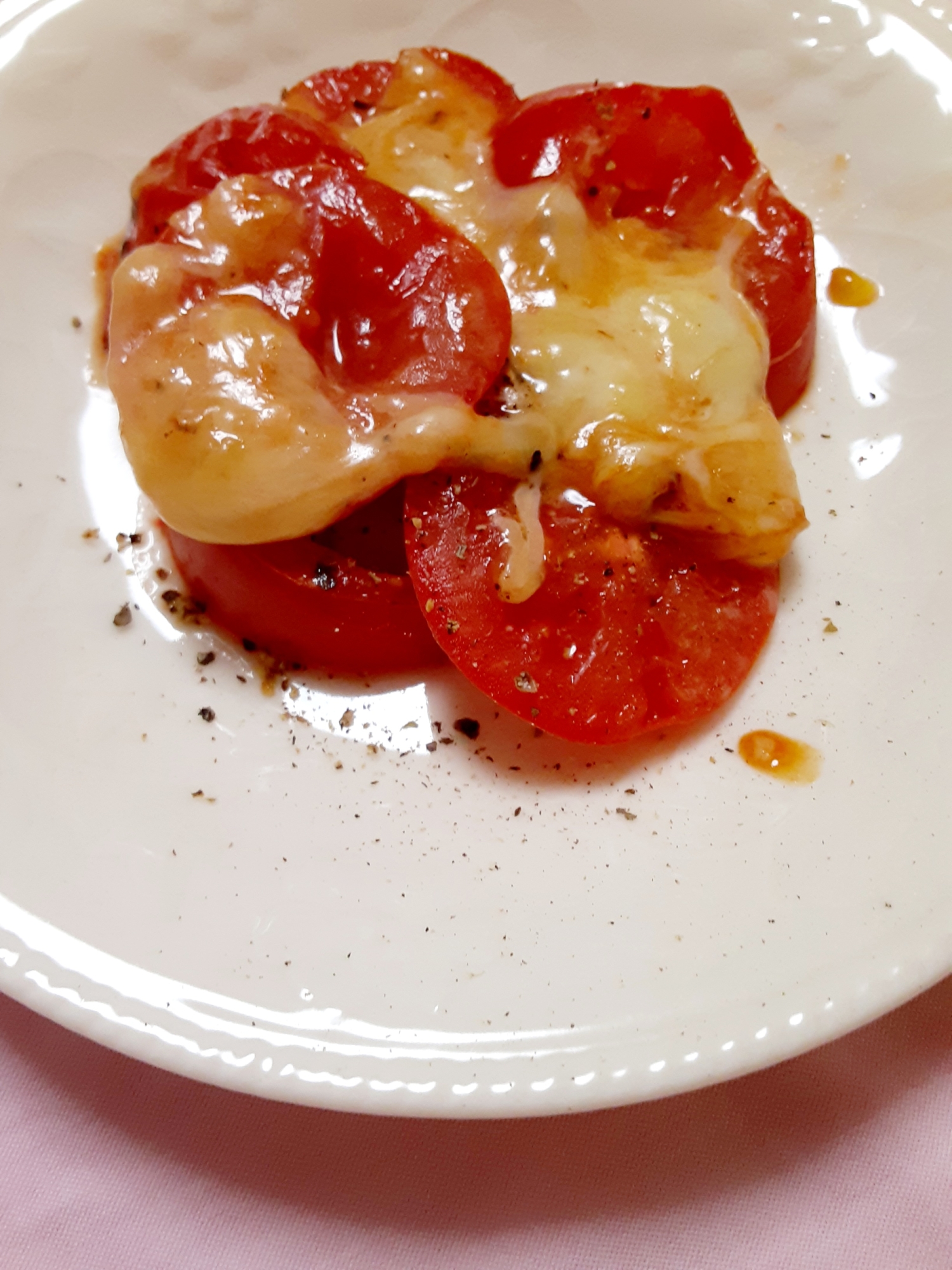 トマトチーズ焼き■調味料は塩、胡椒、バター■