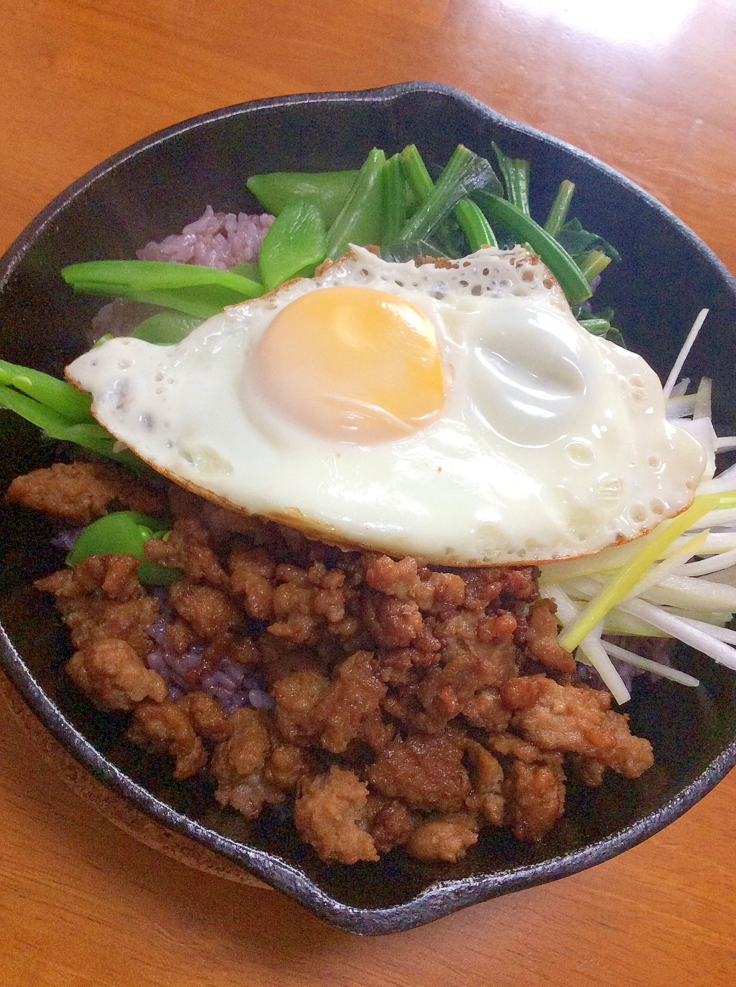 肉そぼろと野菜乗せご飯