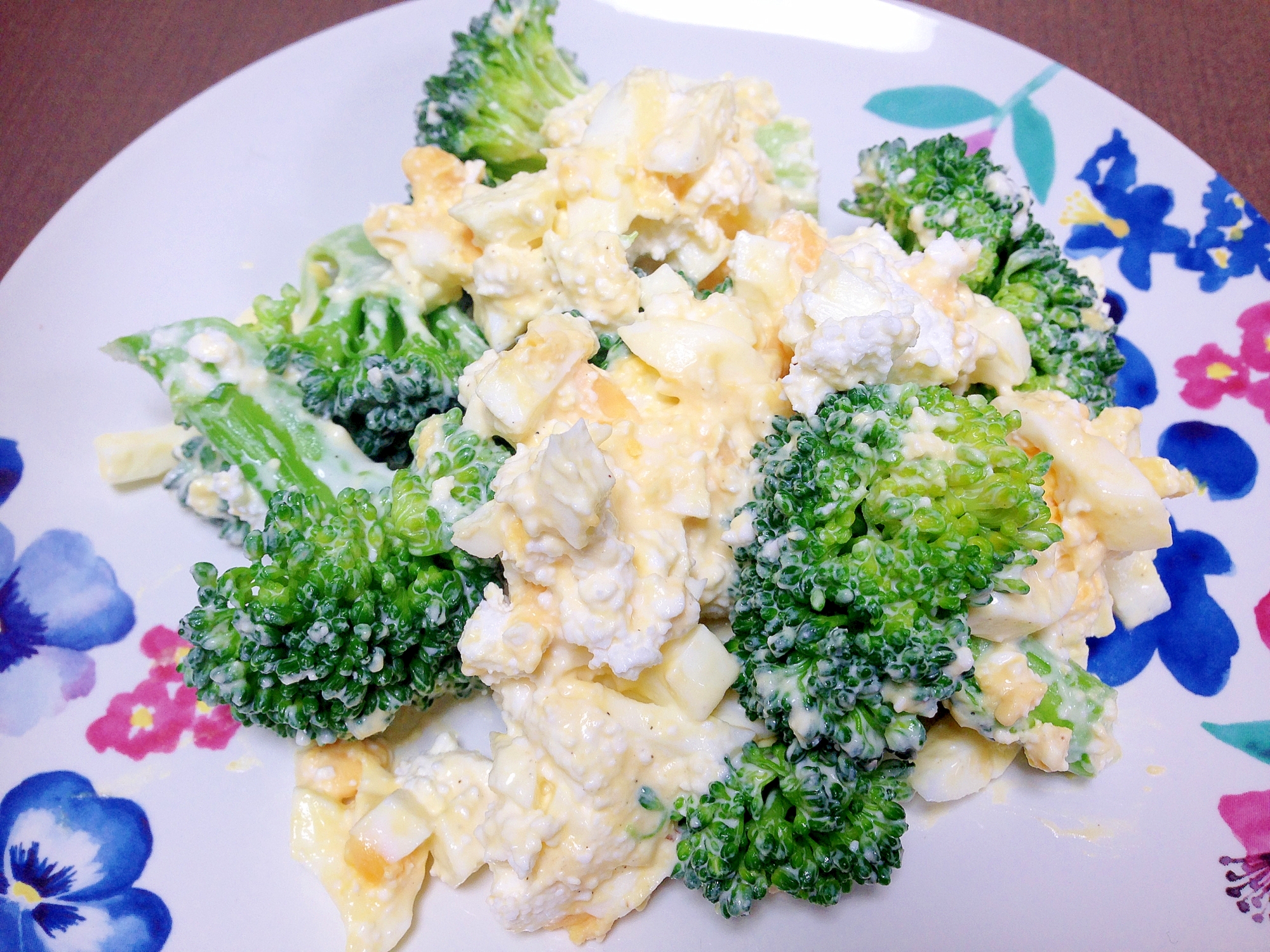 栄養満点☆ブロッコリーと卵のカッテージチーズサラダ