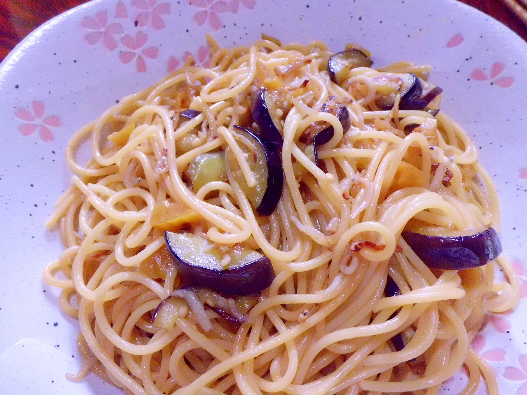 茄子とちりめんじゃこのパスタ