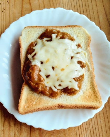 一晩寝かせたカレーでリメイク☆オープンカレーパン