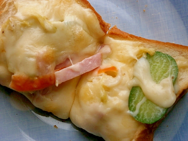愛知県産キャベツのチーズトースト