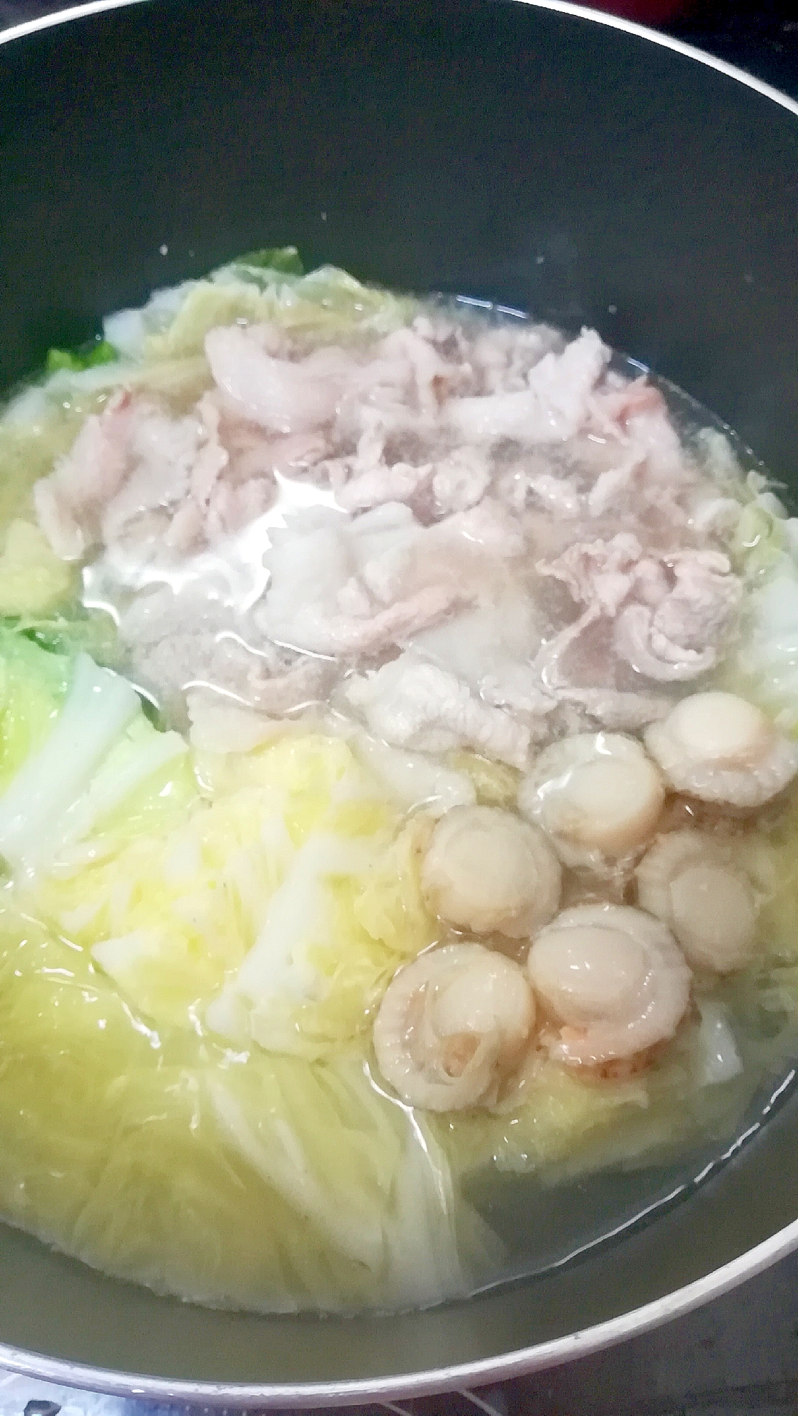 白菜と豚薄切り肉とベビーホタテの水炊き風