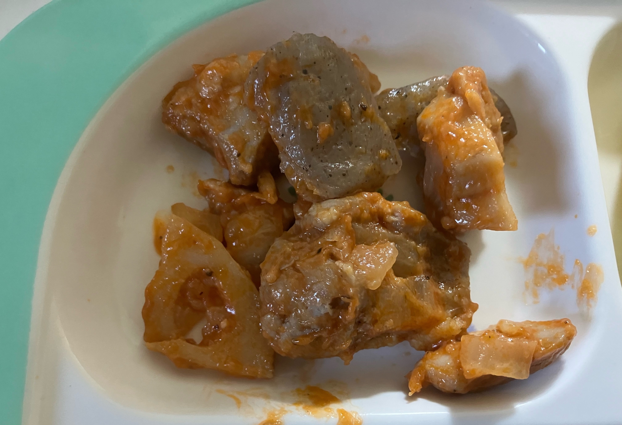 蓮根とこんにゃくと鶏肉のケチャップ炒め