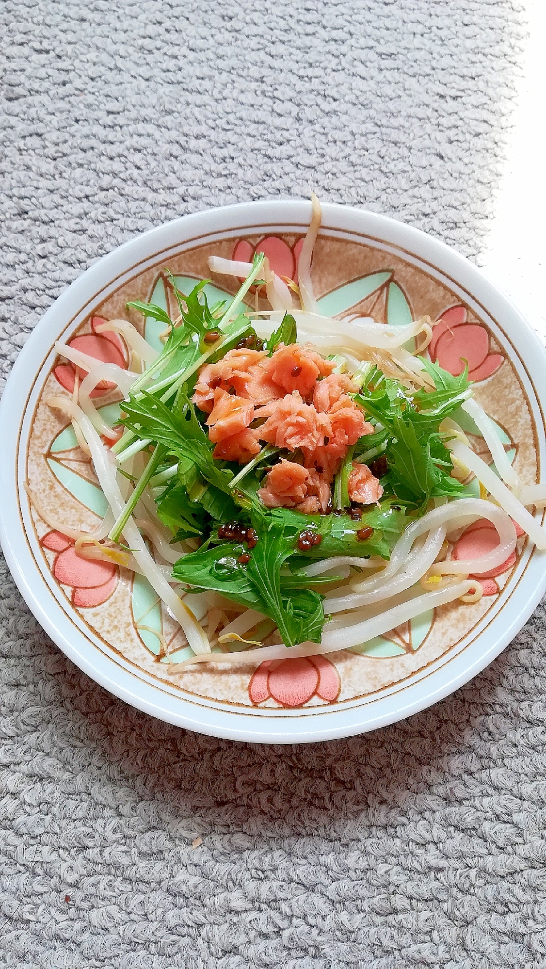 もやしと水菜と鮭フレークの中華風味サラダ