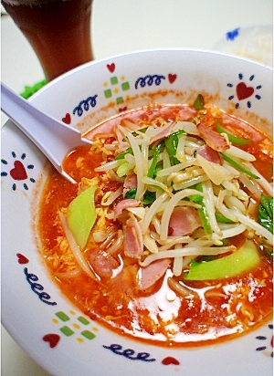 トマトとたっぷり野菜の酸辣湯麺 サンラータンメン レシピ 作り方 By ろんどんてるふぃー 楽天レシピ