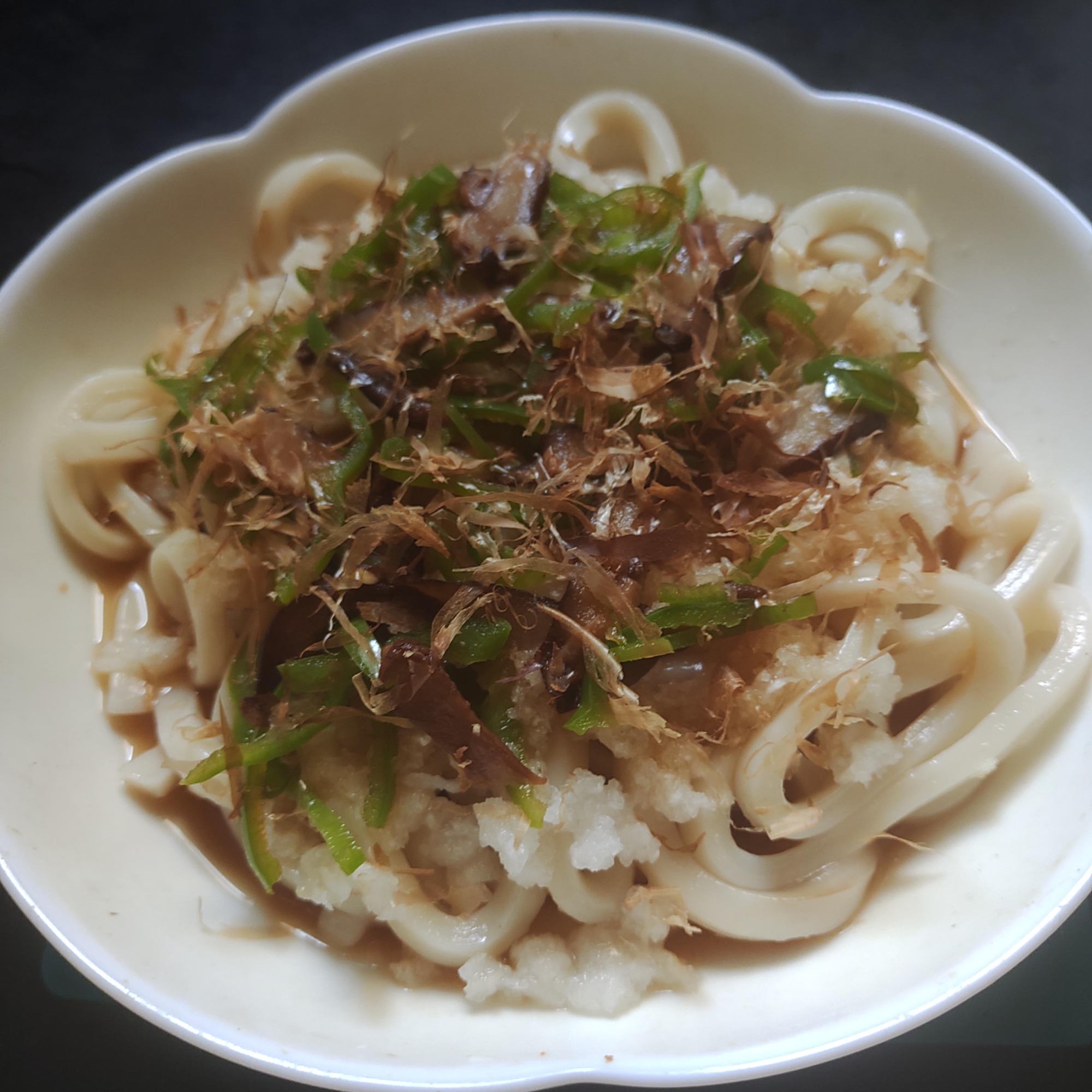 しいたけ、ピーマン、おろし鰹節うどん