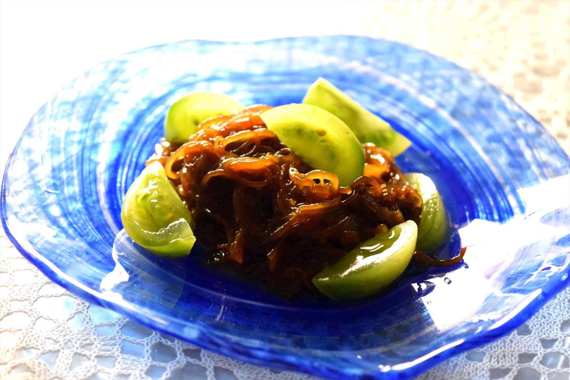 緑系トマトともずくのシークヮーサー和え