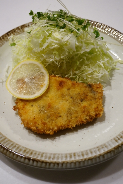 香草パン粉焼きは鯛でも美味しいですよね。メカジキが美味しそうだったので作ってみました。やっぱり！美味しかったです。