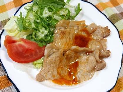 こんばんは彡ちょっと早めの夕飯です❢厚切り→生姜焼き用薄めの肉で！毎度塩麹頼みでしたが今回レシピ忠実に❢片栗粉効果で柔らかぁ〜甘辛タレ旦那氏大喜びウマウマ39♥