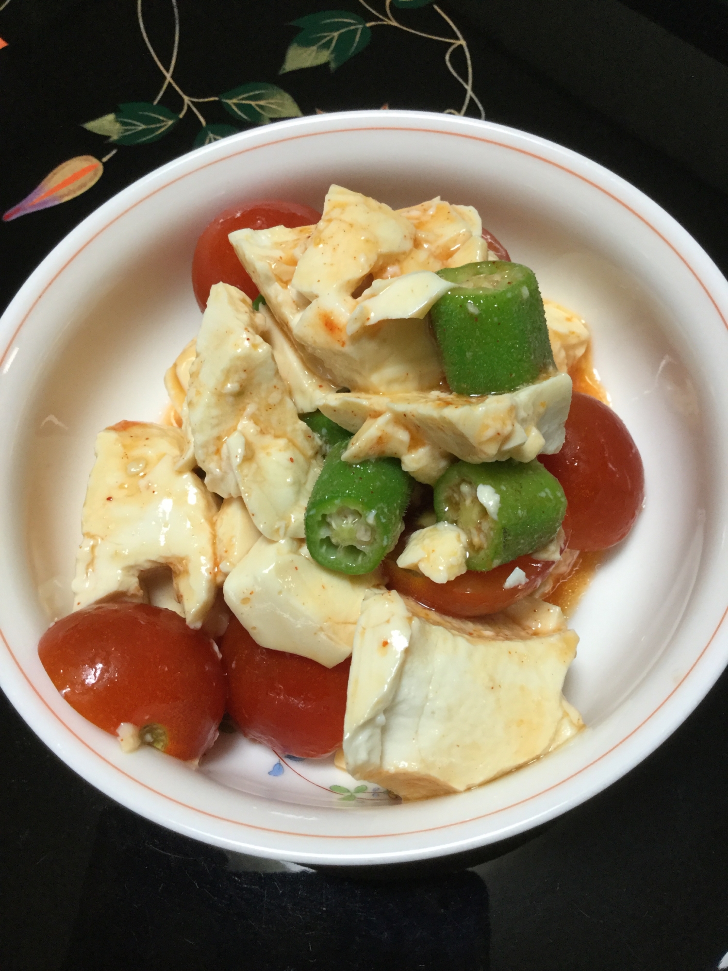 豆腐とプチトマトのピリ辛サラダ