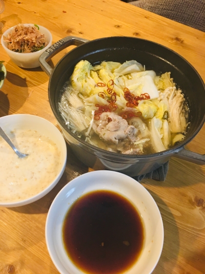昔台湾で食べた酢白菜鍋が忘れられず、、、美味しく再現できました！ポン酢&豆板醤&ごま油のタレが最高です♪