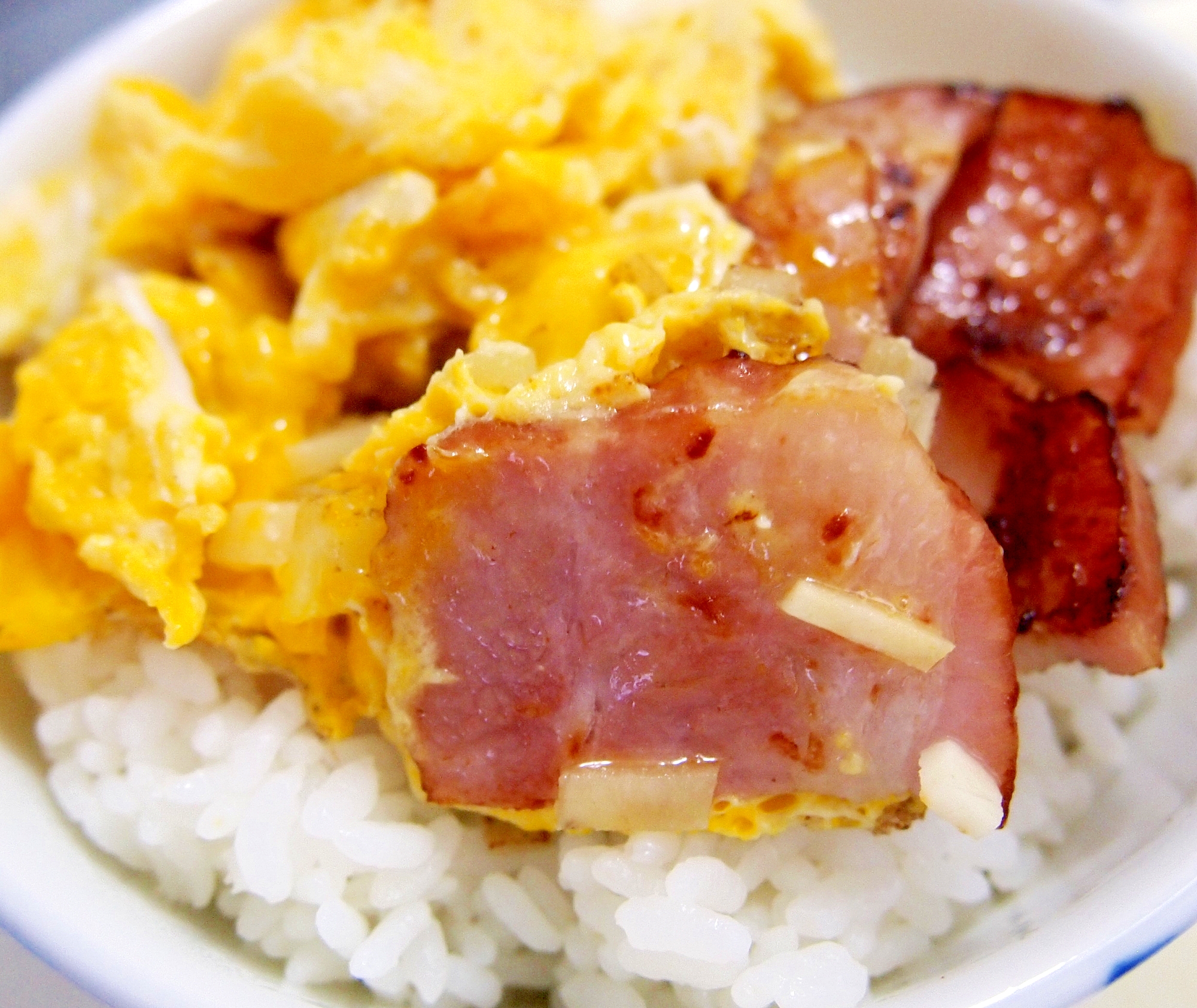 がっつり！ベーコン炒り卵丼