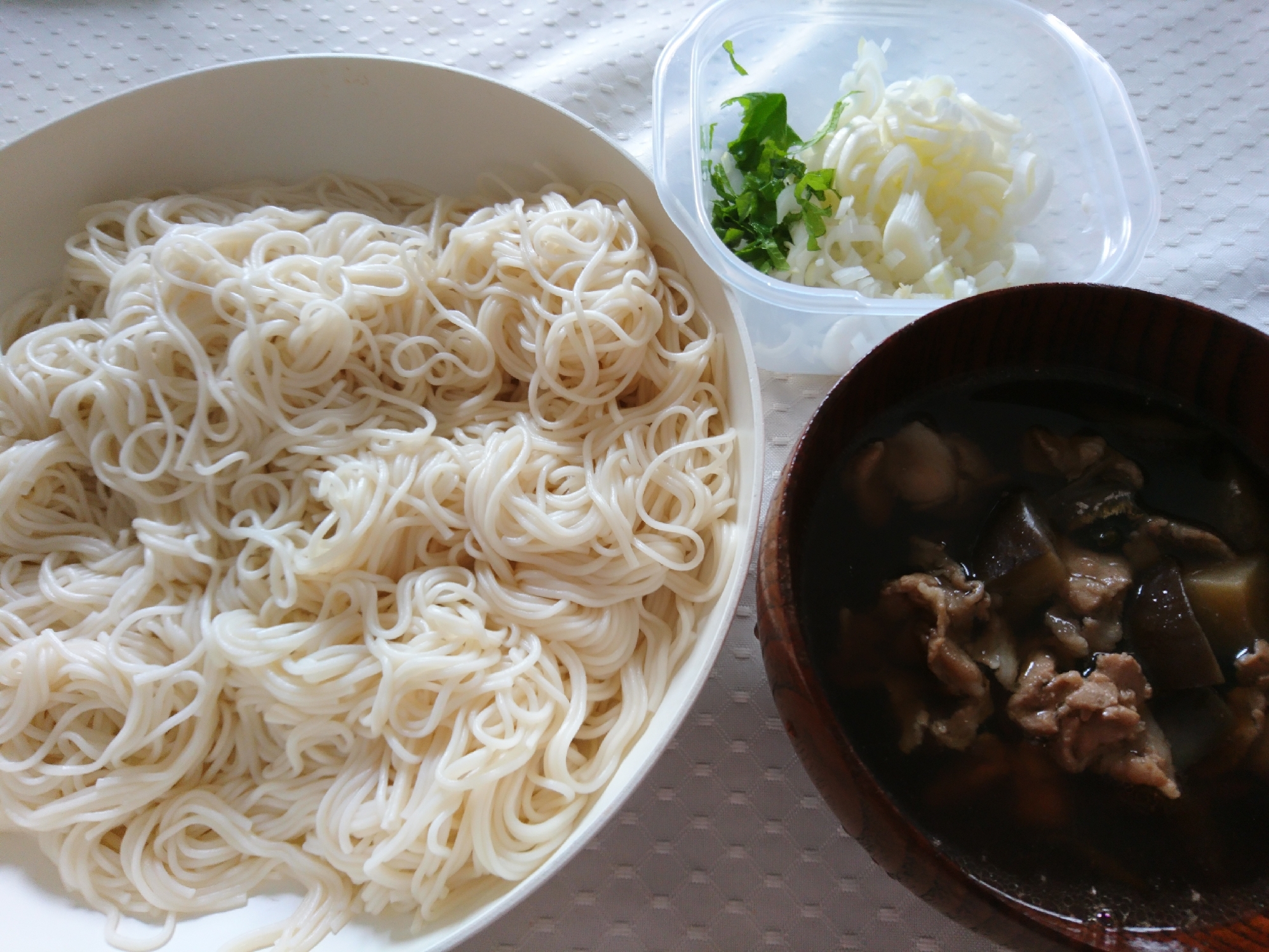 茄子と豚肉のつけそうめん