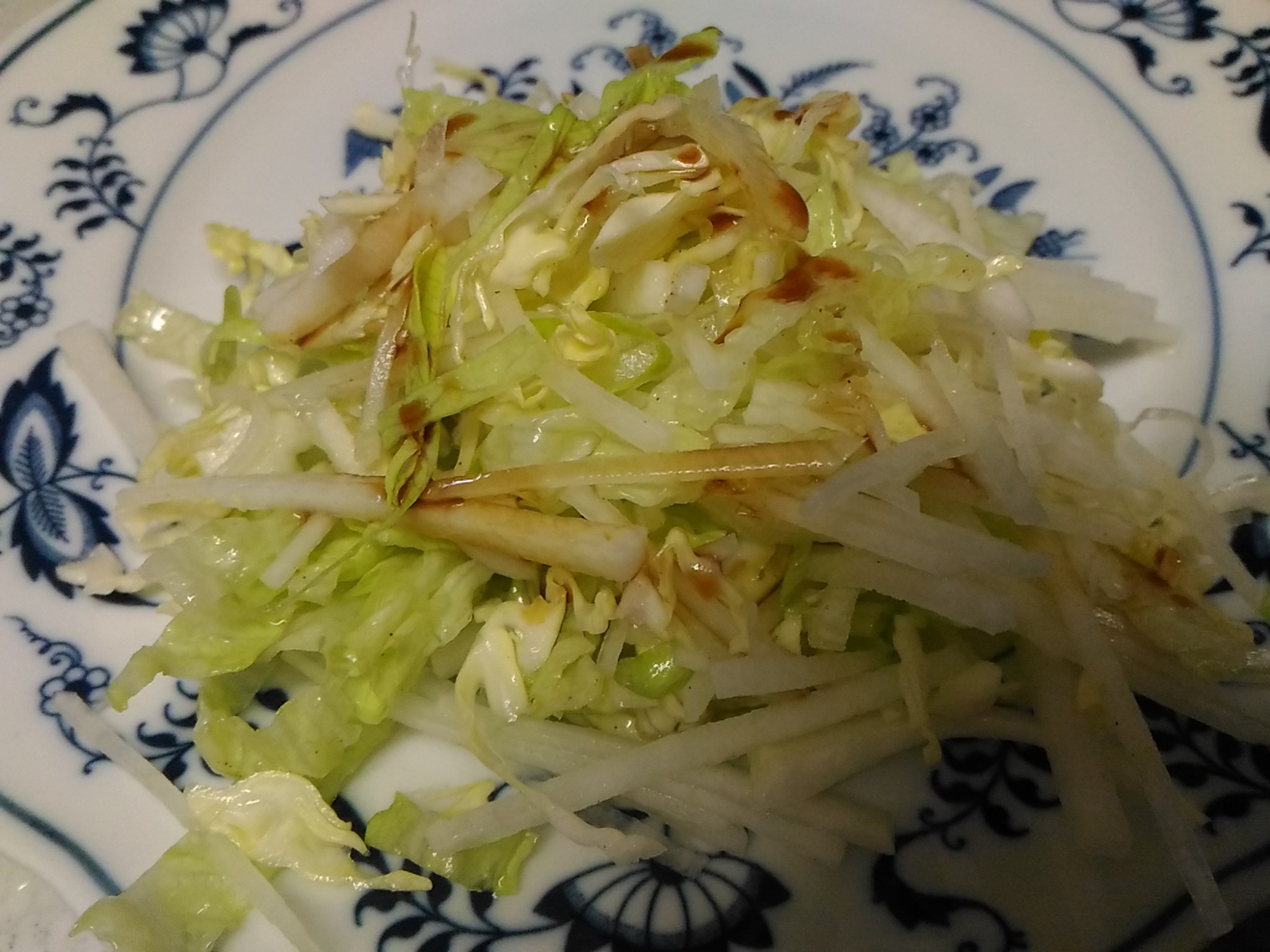 キャベツとレタス、大根の簡単サラダ