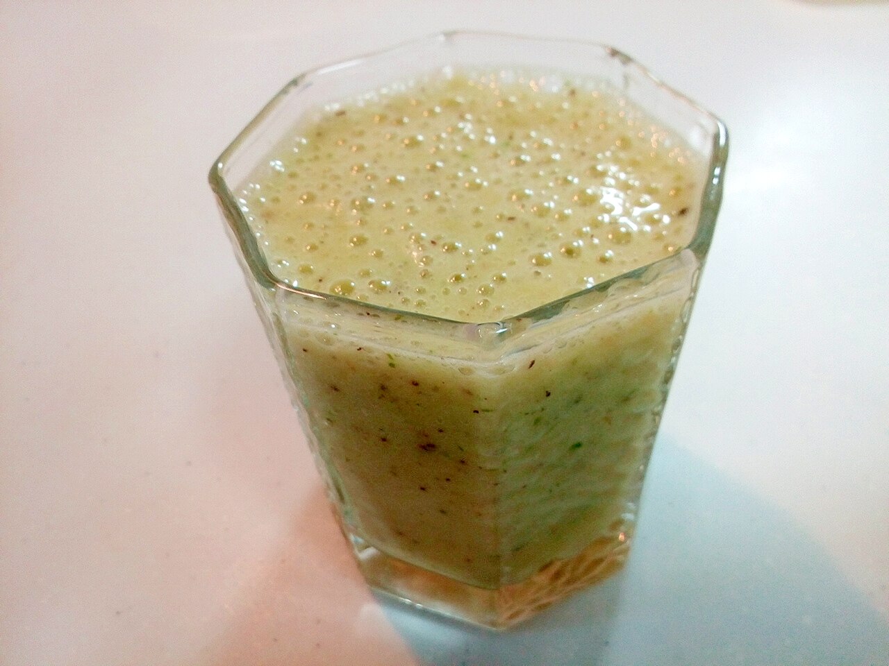 バナナ・キウイ・ブロコスプラウトのオレンジジュース レシピ・作り方 by ぷ〜みぃまま♪｜楽天レシピ