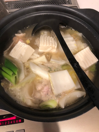 こんばんは(^^)鶏胸肉を使ったお鍋を作りたくてレシピ参考にさせて頂きました！市販のスープ鍋より、手作りスープはやっぱりいいですね☆ご馳走さまでした！