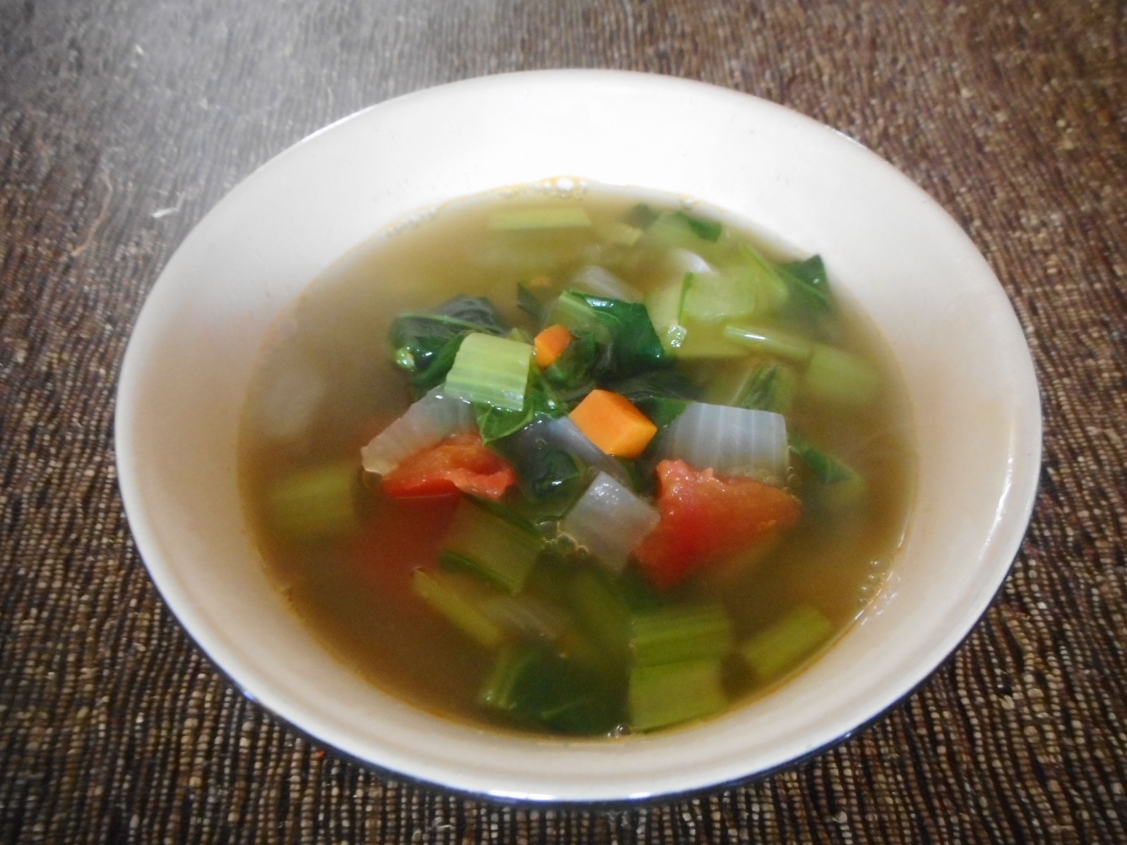 小松菜、にんじん、トマトのスープ