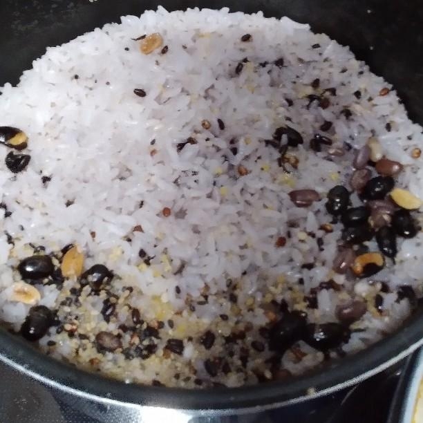 備蓄米で☆お鍋で炊く美味しい雑穀米