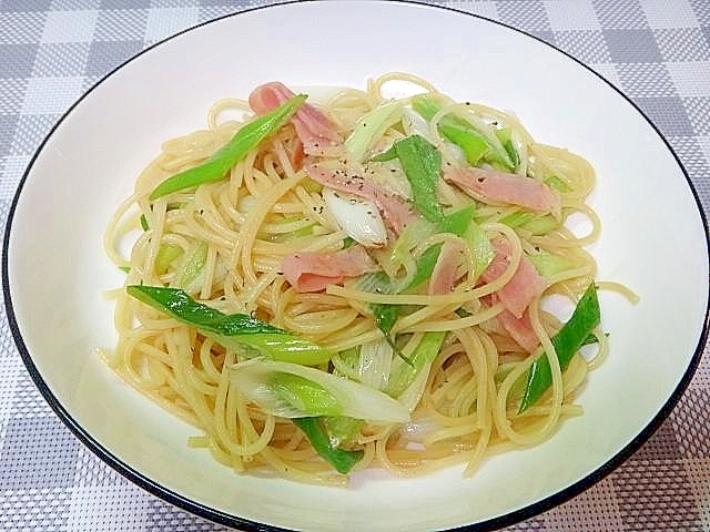 丸ごと☆長ネギとベーコンのパスタ