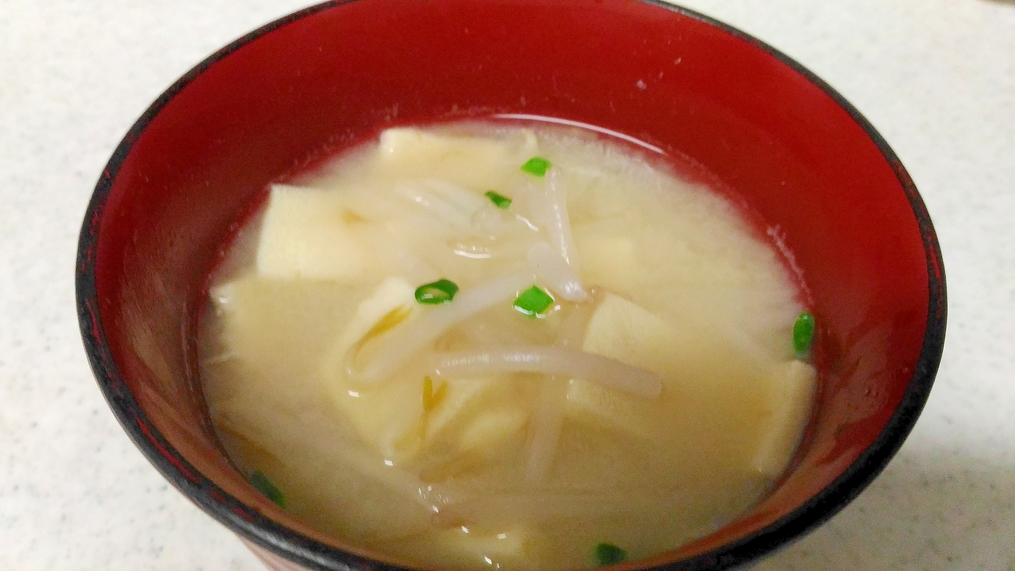 もやしと高野豆腐の味噌汁