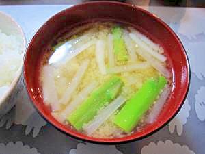 和朝食！大根とアスパラのお味噌汁♪