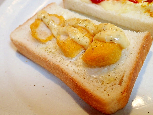 クリームチーズとチキンナゲットのタルタルトースト