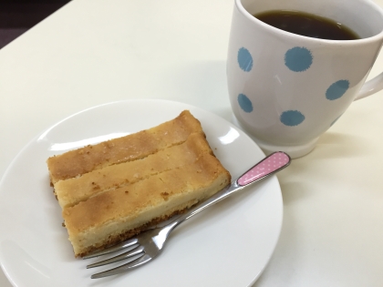 スクエア型で焼いてみました( ´ ▽ ` )ﾉ簡単に美味しいチーズケーキが作れて嬉しかったです！また作ります〜！素敵なレシピをありがとうございます。