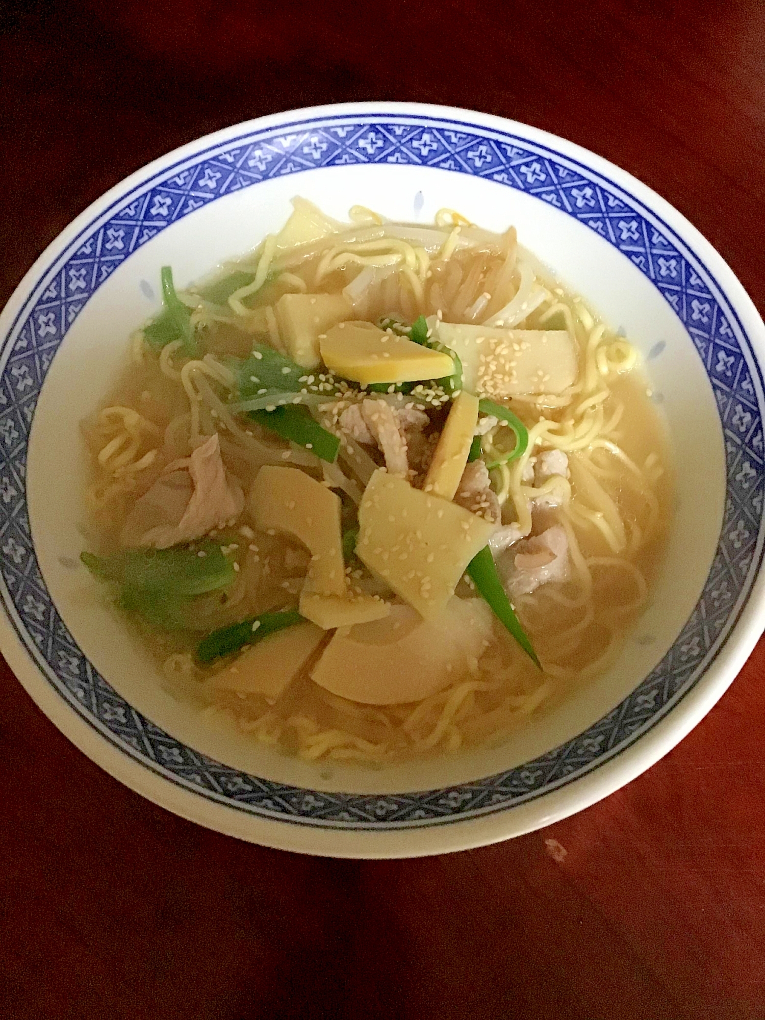 豚とタケノコともやしと青ネギの塩ラーメン。