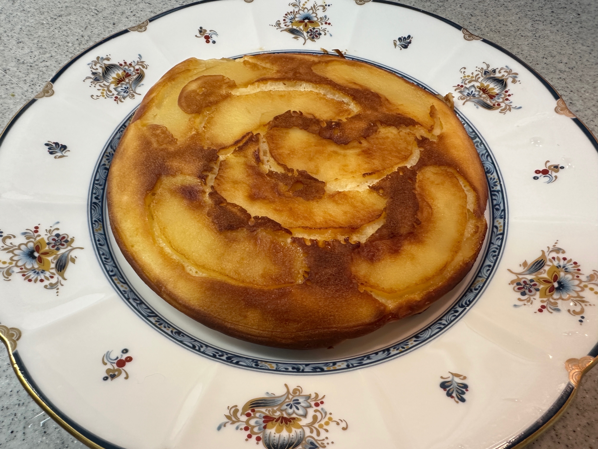 フライパンで簡単に！ヨーグルトりんごホットケーキ